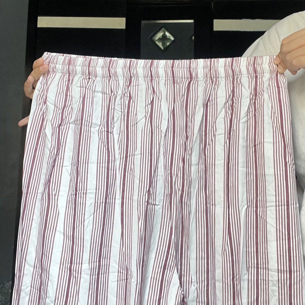 sekarrhmp's tweet photo. emg paling nyaman pake celana rayon kaya gini buat daily, adem banget… dan buat BB 85 KG ☝🏻😭 https://t.co/wGvbKGN2XL
