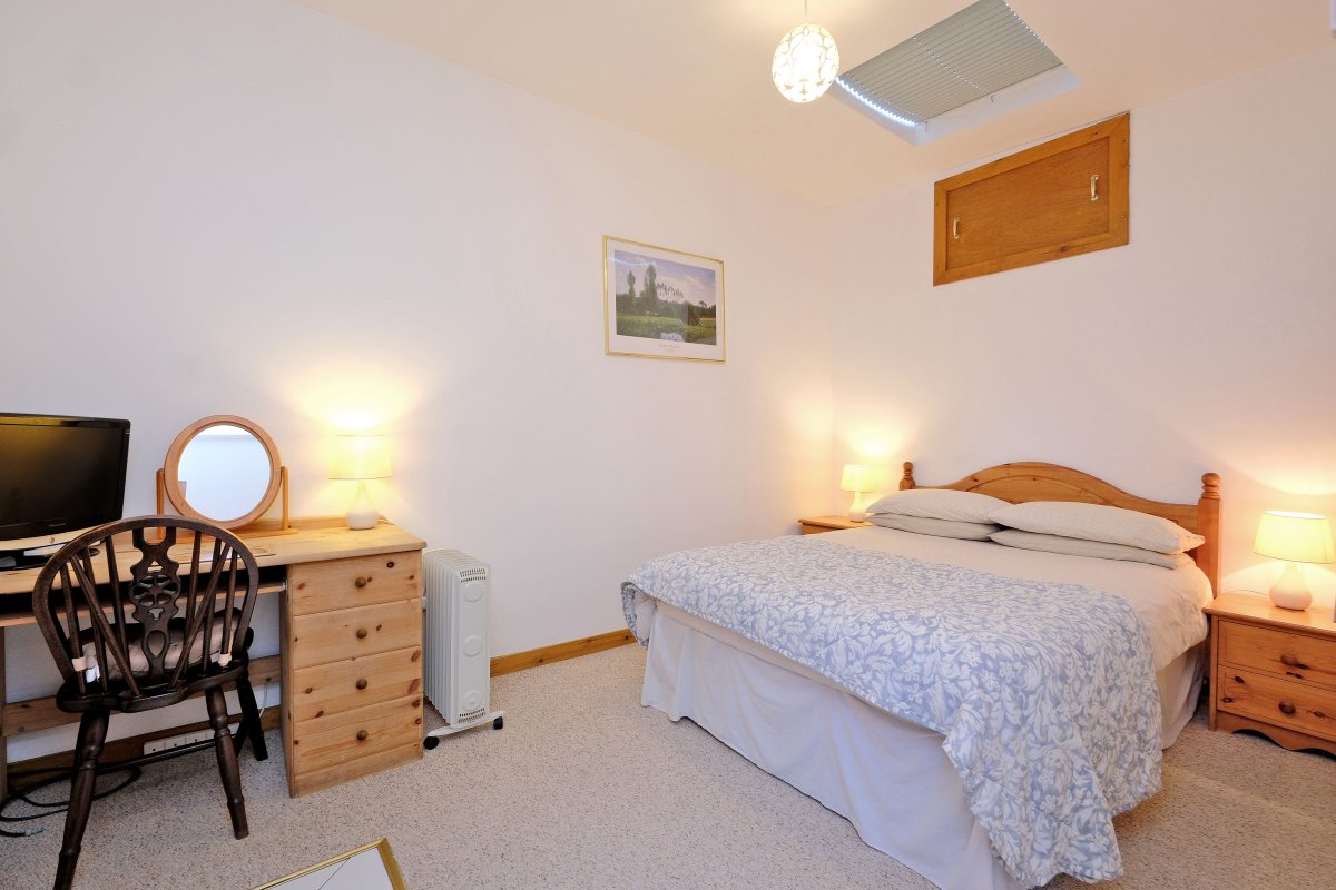 For sale | A granite semi-detached dwellinghouse, located in Ferryhill. Although currently used as a Guest House, this would make a fabulous family home on obtaining the necessary planning consent.

📍  154 Bon Accord Street, Aberdeen
📞 01224 626100
🔗 bit.ly/stron-154-bona…