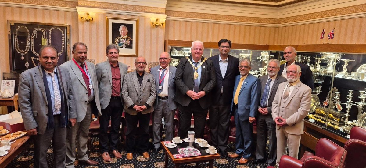 fahadamjad90's tweet photo. I called on the Lord Mayor of Stoke on Trent Cllr Steve yesterday, discussed ways and means to further enhance collaboration between our two countries, also met with the community leaders and acknowledged their contribution in various fields. https://t.co/ghrHJwzumk
