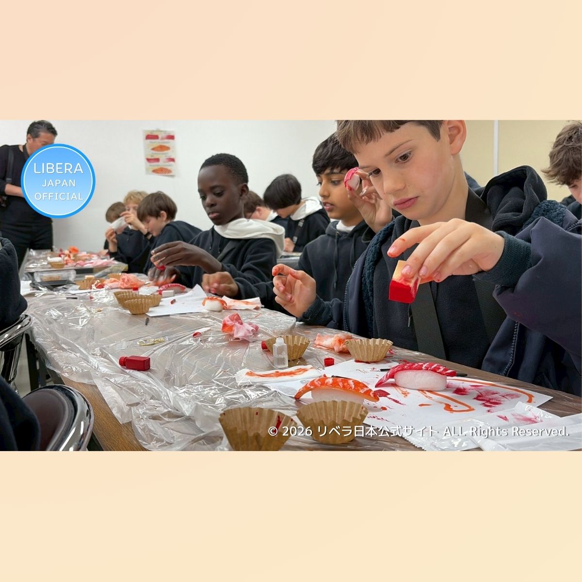 liberarecords's tweet image. 💖4/1 リベラ来日レポートその２

“食品サンプル作り”に挑戦！
クセ強めなマグロ＆サーモンが完成しました😀

#LIBERA #リベラ #リベラ来日