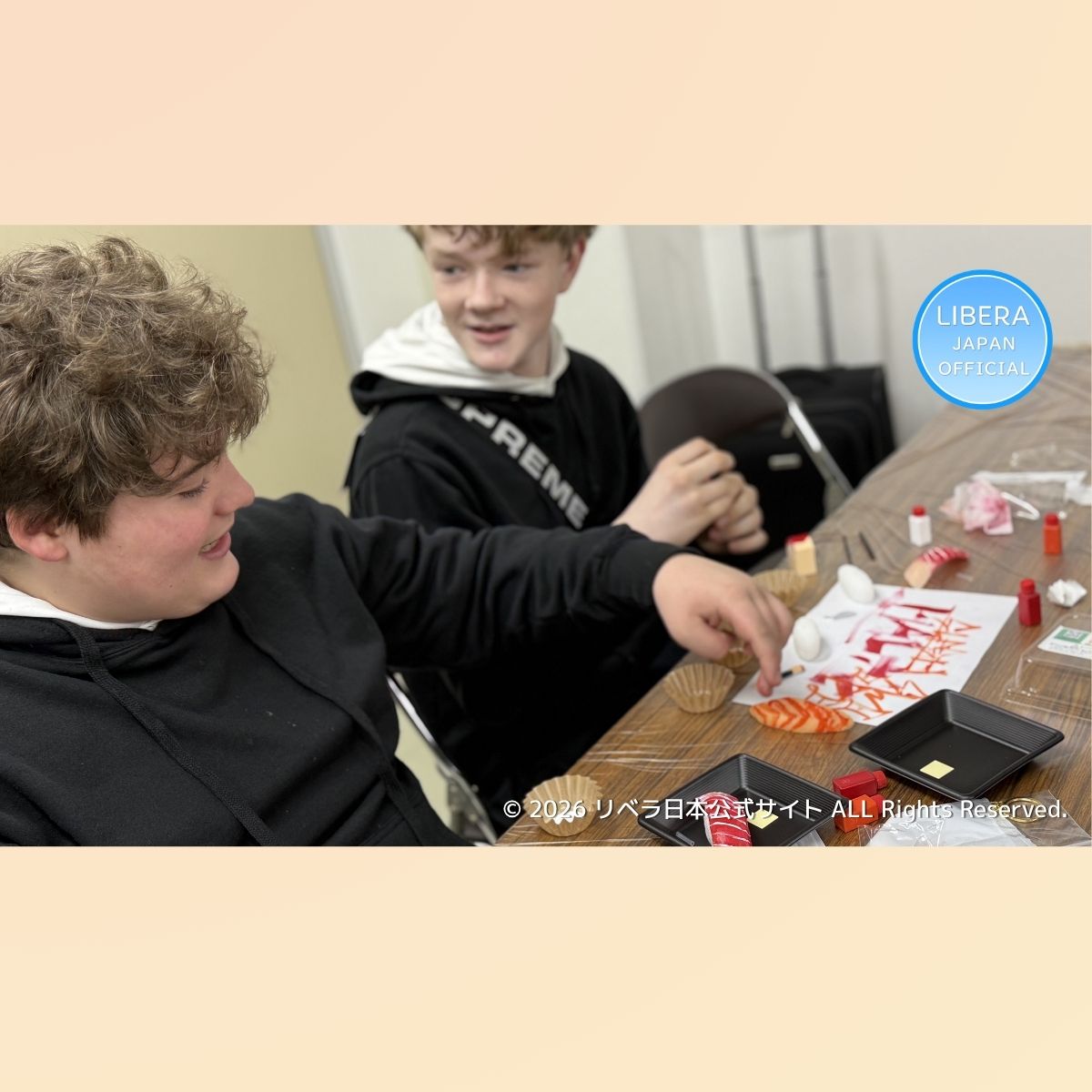 liberarecords's tweet image. 💖4/1 リベラ来日レポートその２

“食品サンプル作り”に挑戦！
クセ強めなマグロ＆サーモンが完成しました😀

#LIBERA #リベラ #リベラ来日