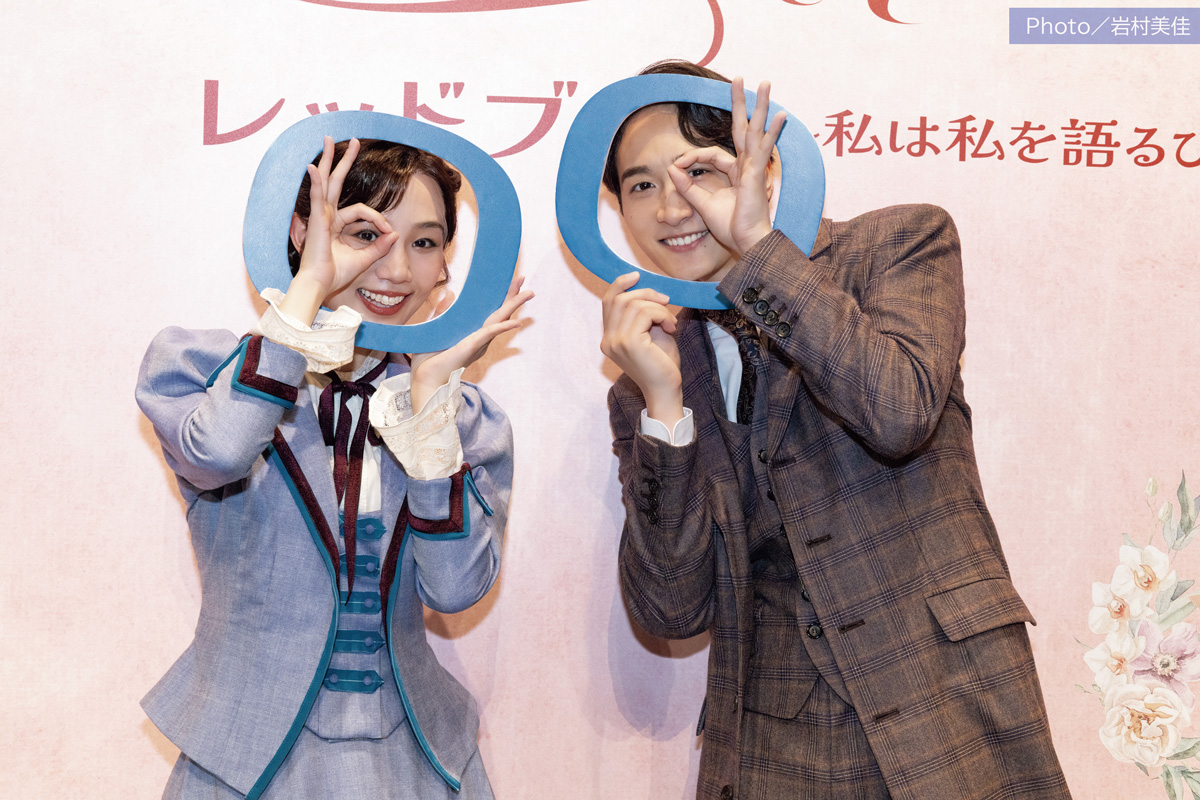 📕4/15号インタビュー📕
韓国で大ヒットを記録したミュージカル『レッドブック～私は私を語るひと～』の日本版で主人公・アンナを演じる咲妃みゆさんと新米弁護士・ブラウンを演じる小関裕太さんに作品の印象や、日本版ならではの魅力についてお話しいただきました。
#レッド・ブック
<a href="/redbook_jp/">ミュージカル『レッドブック〜私は私を語るひと〜』</a>