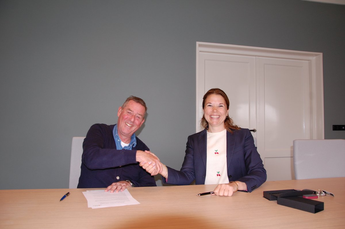 voetveren's tweet photo. Stichting Gastvrij Regio Buren versterkt toerisme en samenwerking in de regio en brengt ondernemers, bewoners en bezoekers samen. Sinds vandaag zijn ze ook trotse sponsor van het veer Rhenen-Lienden.

@GastvrijBuren @gemeenteburen https://t.co/oQIcxyeJRw