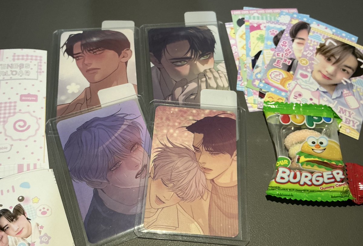 ได้รับของแล้วค้าบบบบ   ดูชิกสุดหล่อกับพี่จูฮาคนสวย🎀🤏 ของแถมน่ารักมากขอบคุณนะค้าบ #มุ้จิ๋วมีมันนี่ซื้อหมูกรอบแล้ว