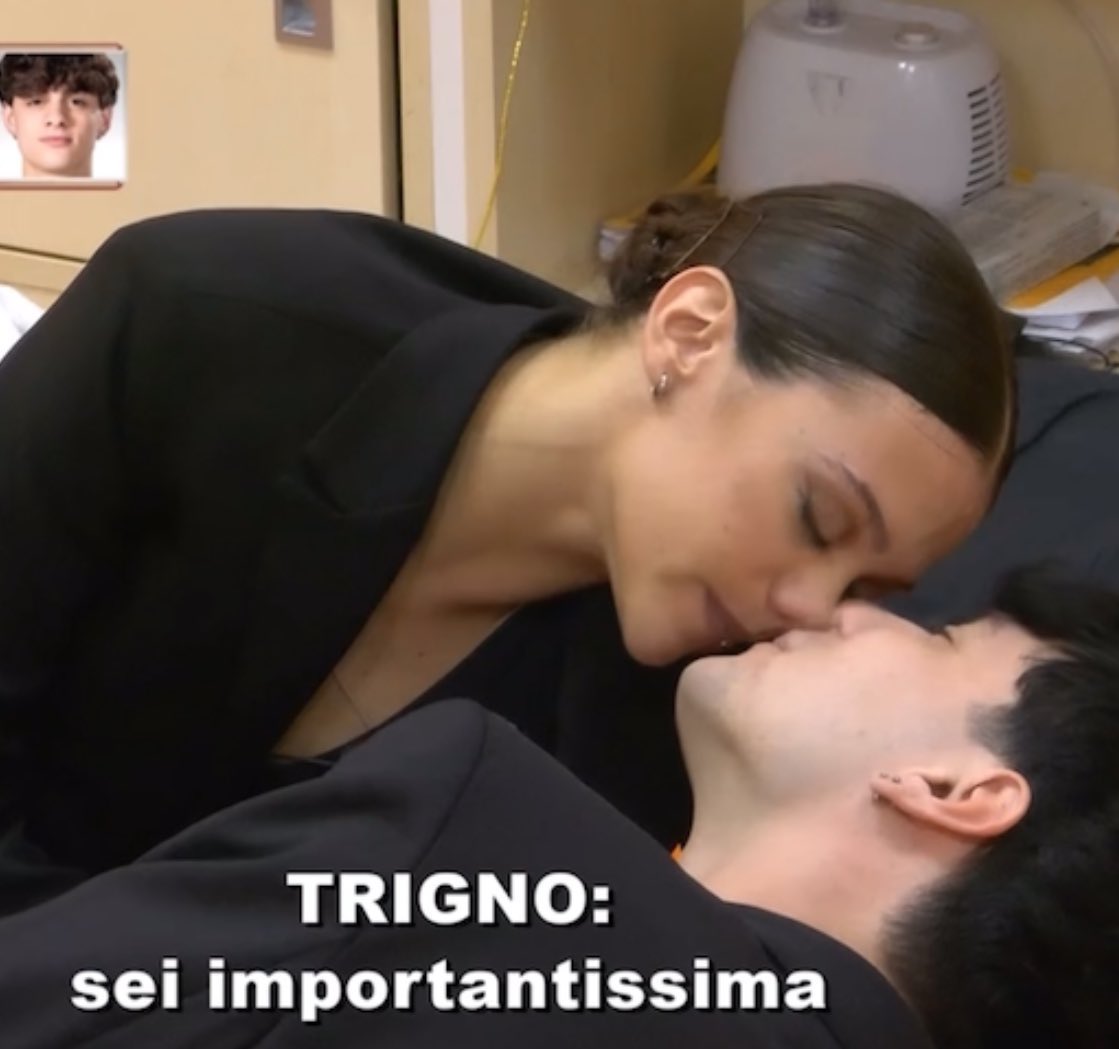 saidipoesia_'s tweet photo. “sei importantissima”

“giuro, mi hai cambiato la vita”

è passato un anno e io ancora sto così 😭😭😭 https://t.co/OduEAwmzra