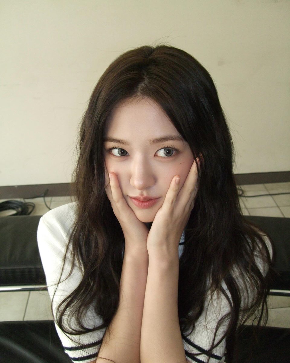 an yujin pics tweet media