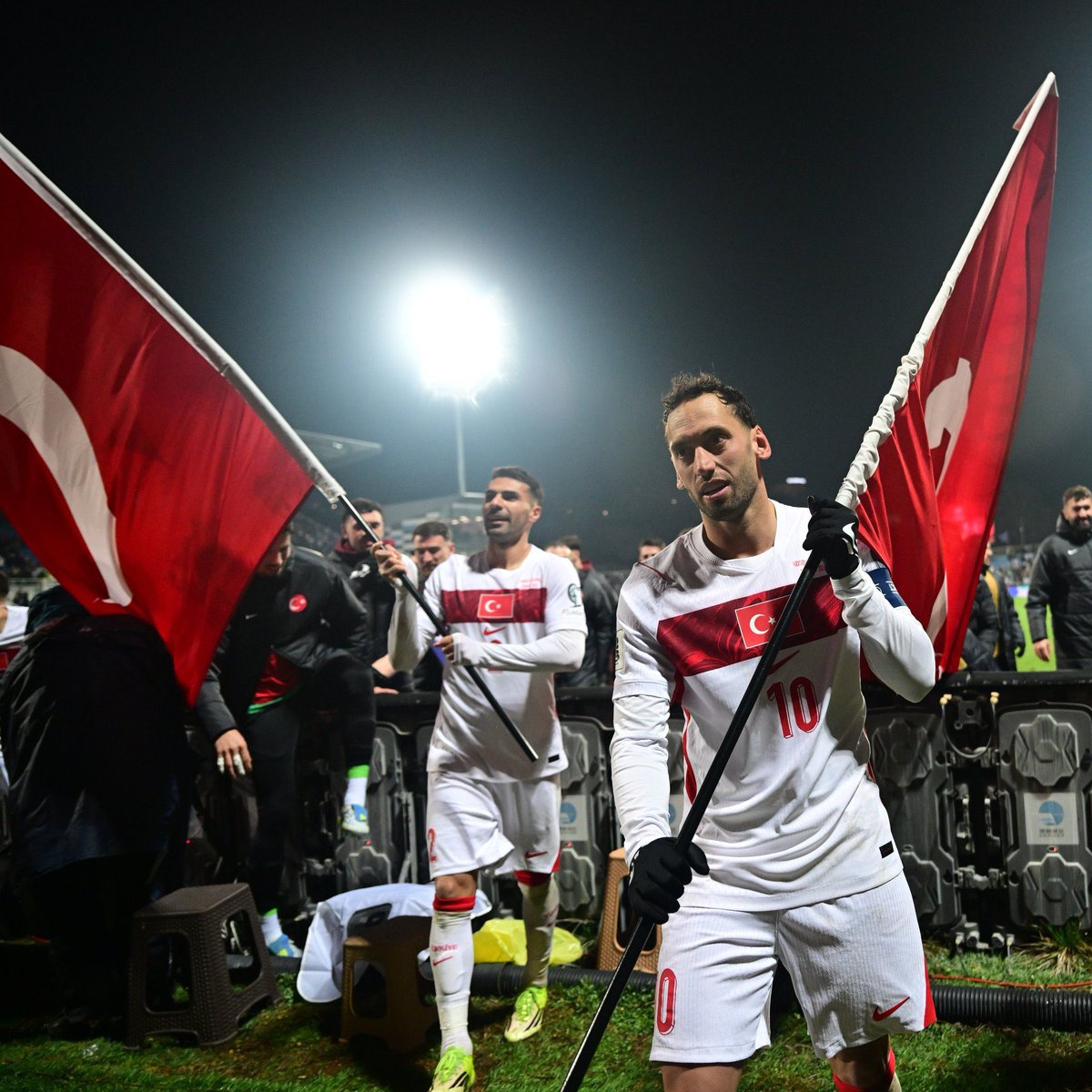 SİYAH SANCAK tweet media