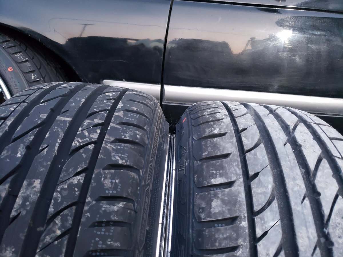 サイレン215/40r17と205/45r17