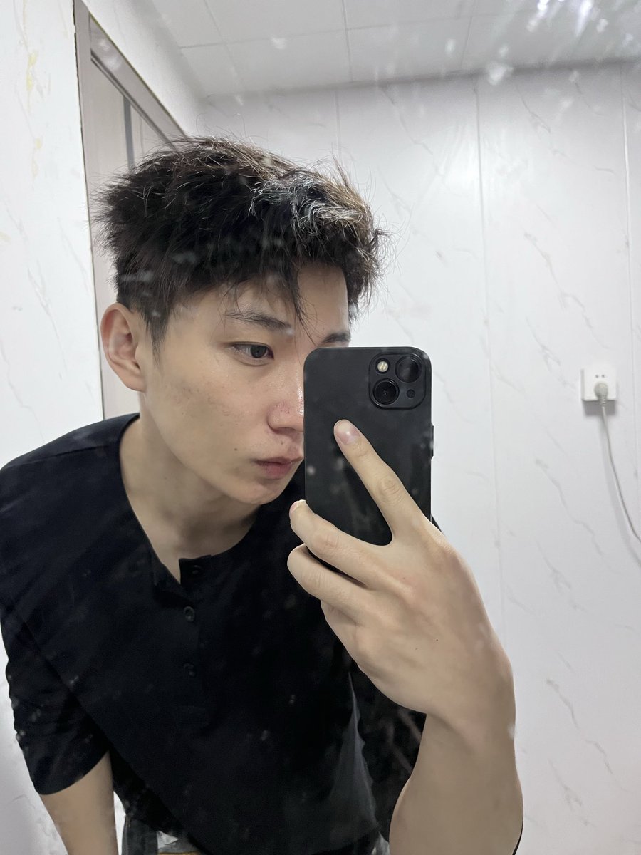 困在阴雨天 tweet media