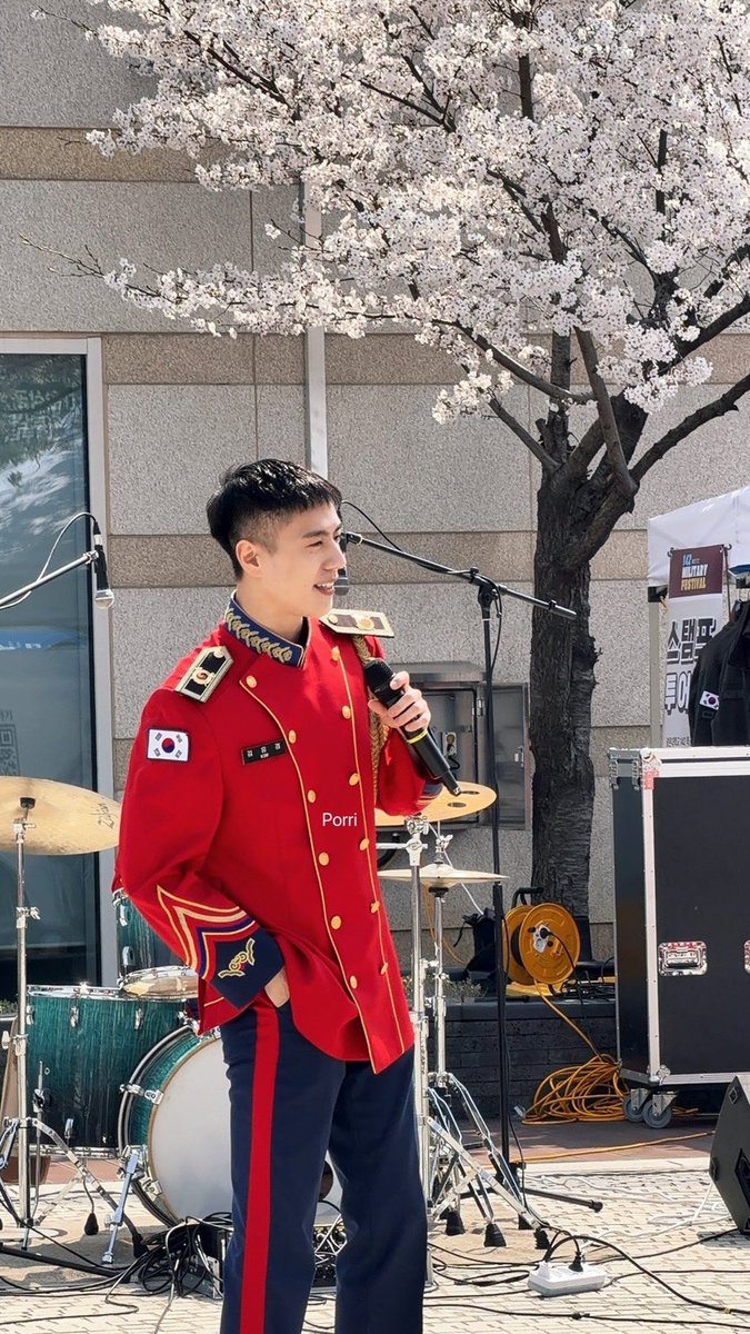 elle 𓅪 tweet media