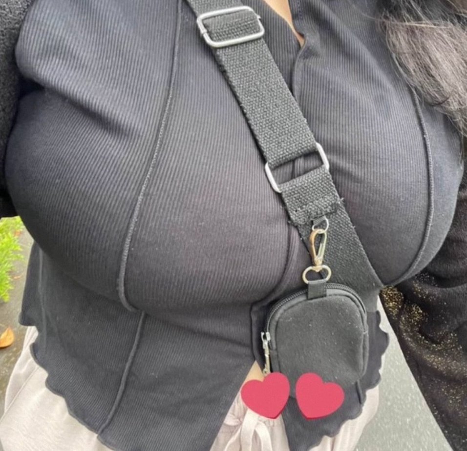 👇新しい服を買いに行くデブ