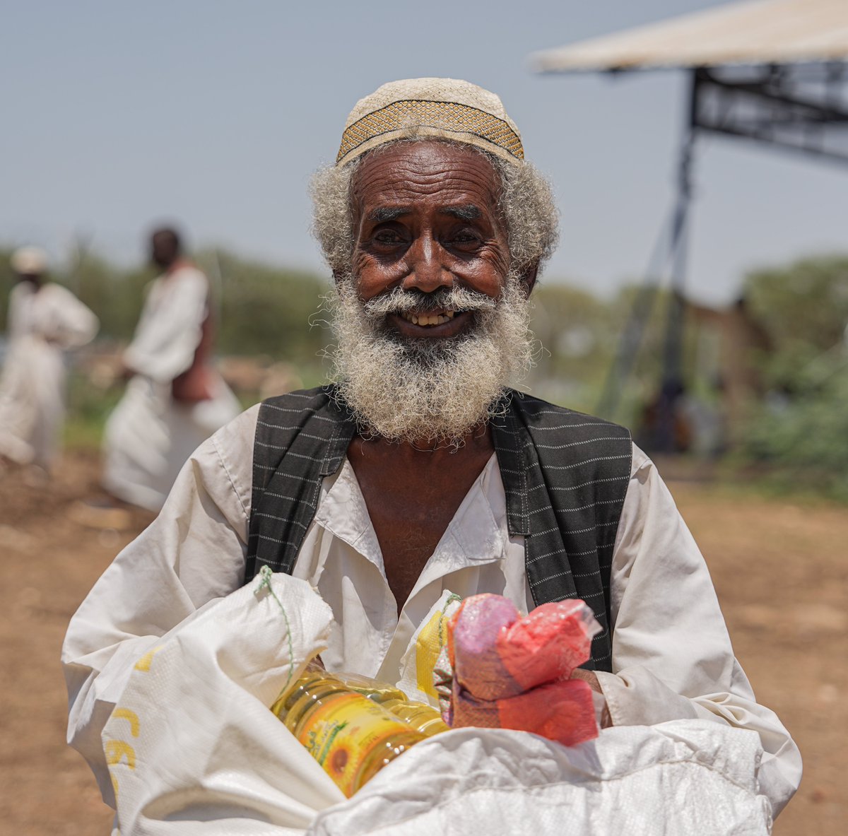 UNOCHA_Sudan's tweet photo. 170+ humanitarian organizations in #Sudan are delivering life-saving, multi-sectoral aid to those most in need.

They aim to reach 20.4M people, including 14M in extreme conditions, especially women, children &amp; displaced people facing grave risks.

🔗 https://t.co/c14FIAEZNr https://t.co/FvQpR0U28K