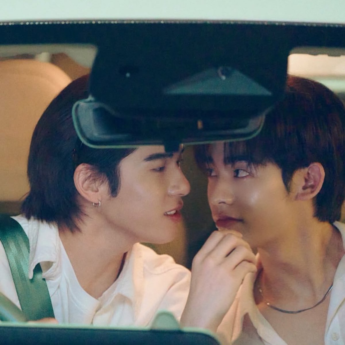 iris 🍎 tweet media