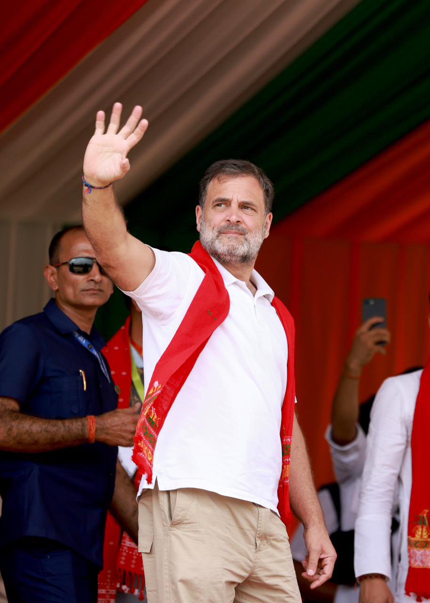 असम फूलों का एक गुलदस्ता है, जिसमें अलग-अलग धर्म, जाति और विचारधारा के लोग रहते हैं।

कांग्रेस की सोच है- हिंदुस्तान की जनता के हाथ में असली ताकत हो, देश को चलाने में हर वर्ग को भागीदारी मिले।

दूसरी तरफ BJP की विचारधारा है कि असम को दिल्ली से चलाया जाए- यही लड़ाई चल रही है।