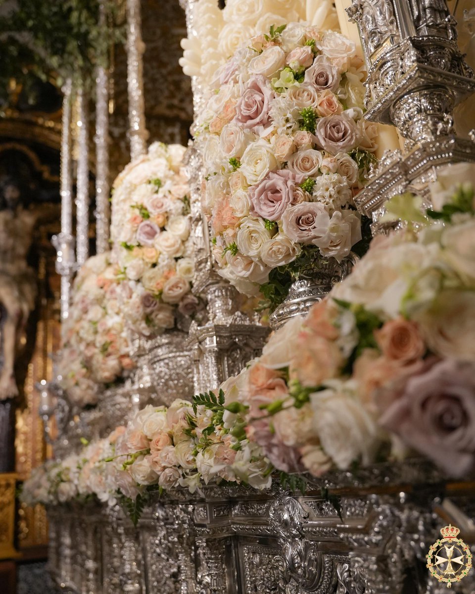 elllamadorcsr's tweet photo. Las flores de los pasos de la @hdaddemontesion puestas por Miguel Murillo https://t.co/0z9J3ZaZNL