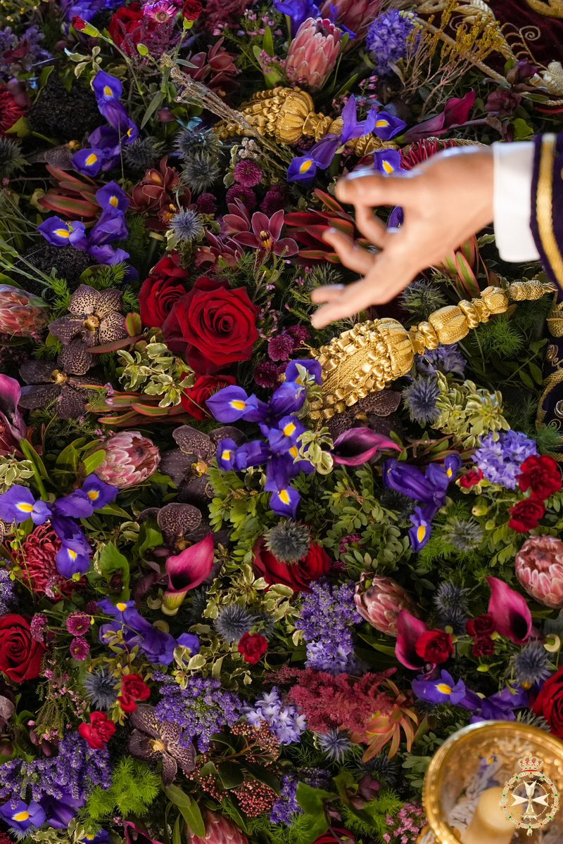 elllamadorcsr's tweet photo. Las flores de los pasos de la @hdaddemontesion puestas por Miguel Murillo https://t.co/0z9J3ZaZNL