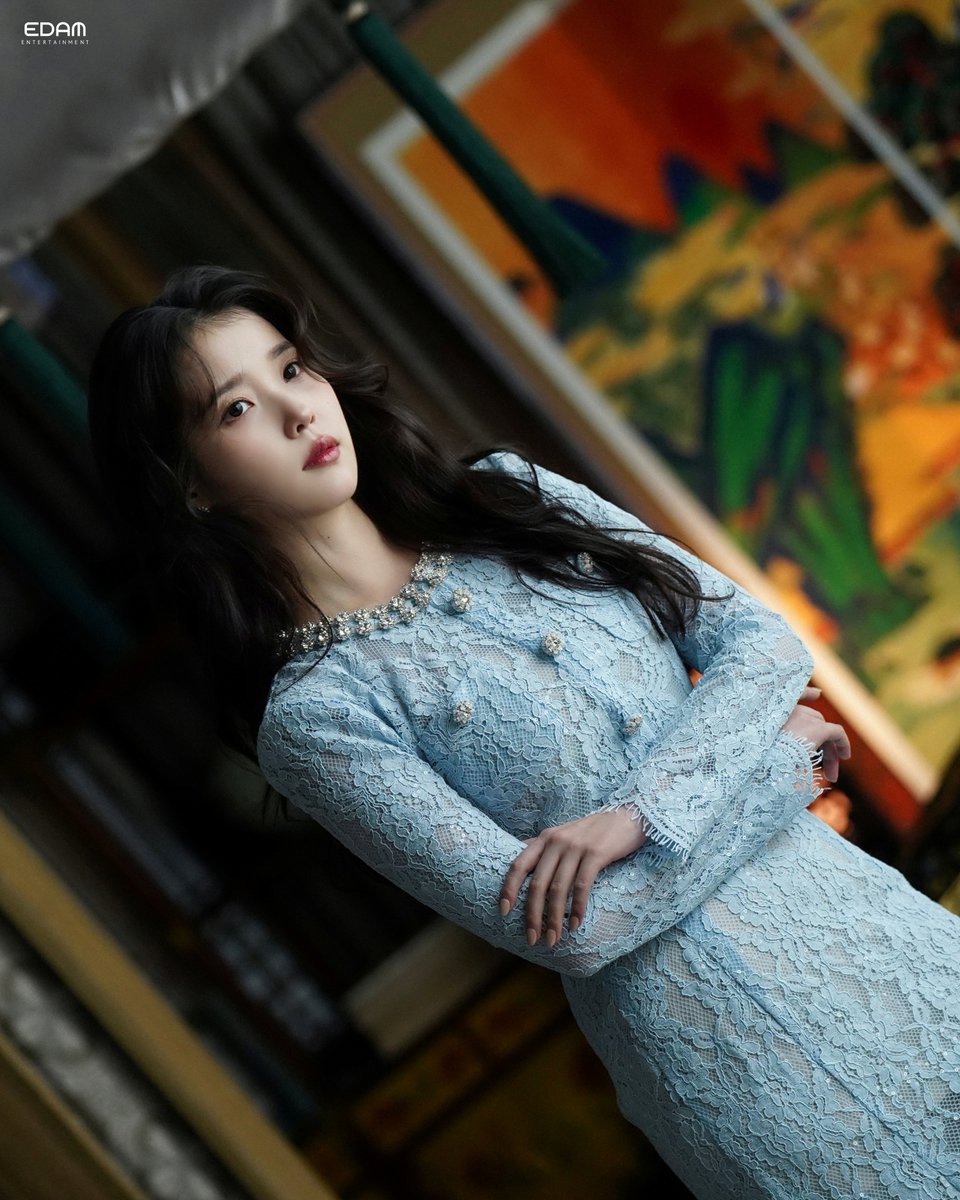 아이유(IU) tweet media