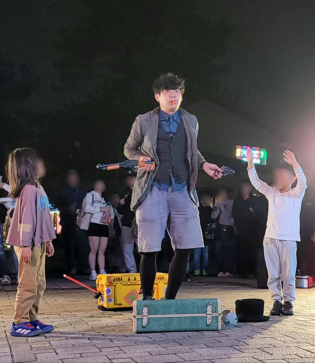 鶴舞公園

子供たちとの絡みも面白かった😆
みんなニコニコで前のめりで観てたなぁ
笑顔最高✨

#EntertainerHi2