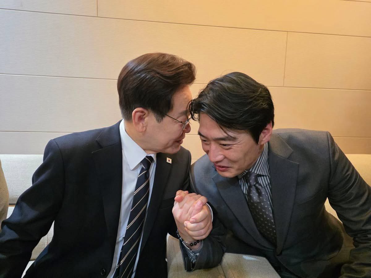 with_hanjunho's tweet photo. 꽉 잡았습니다.
절대 흔들리지 않습니다. 
끝까지 함께 가겠습니다. https://t.co/rGLtK8fXH3