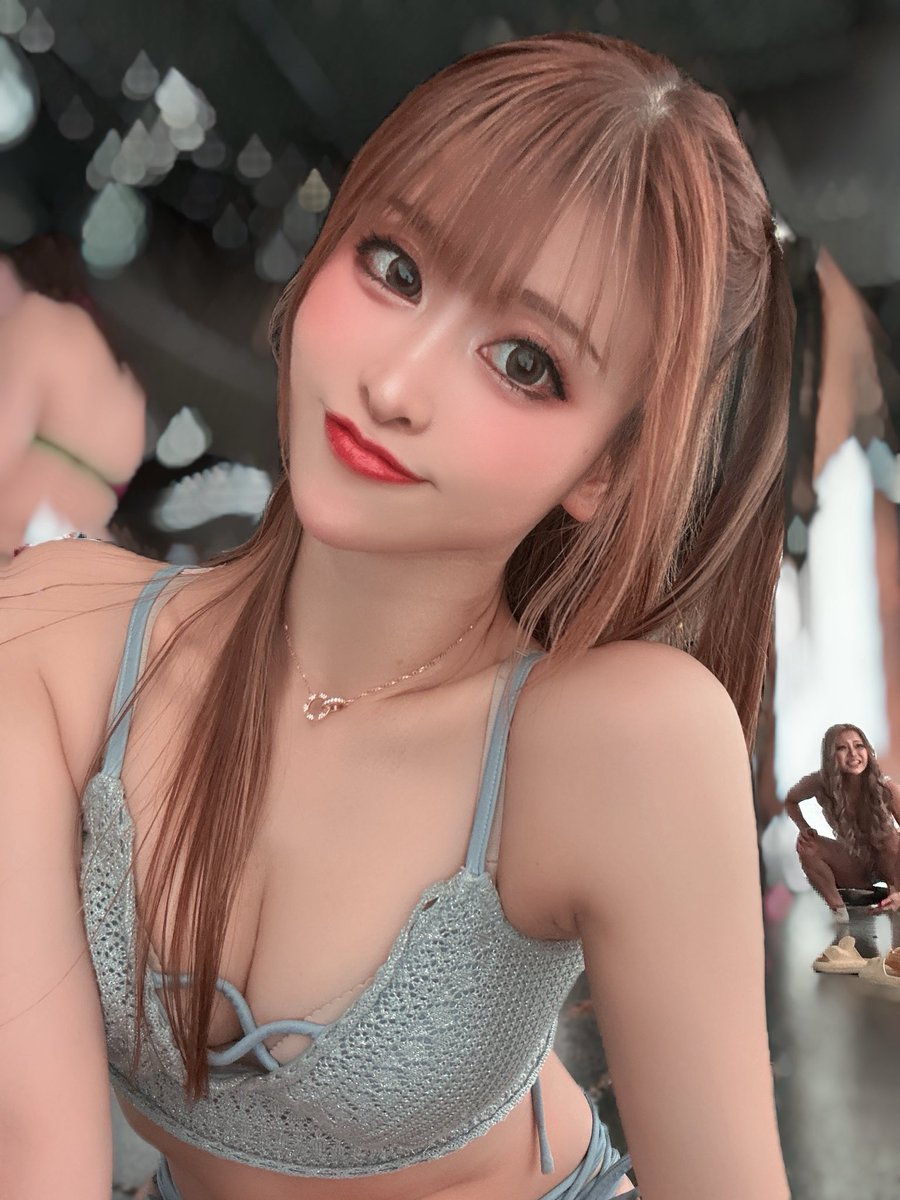 uraran_333's tweet image. 今日はおやすみ😴
明日明後日いるよー🦖🐾
前髪切ったん気付いた？𐤔𐤔
また自分で切ってしまった✂️

#バーレスク大阪
#バーレスク大阪うらら
#Burlesque
#大阪
#北新地