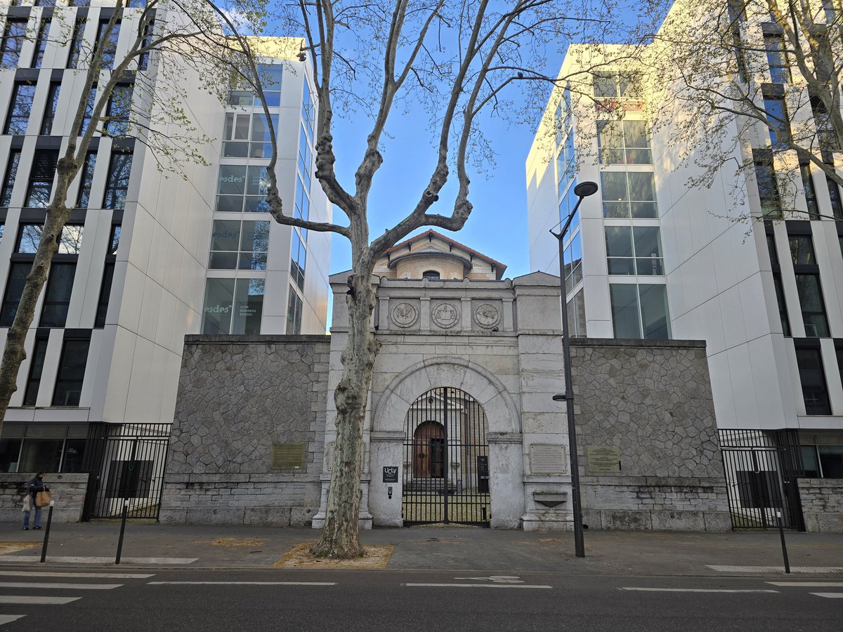 LyonStrates tweet media