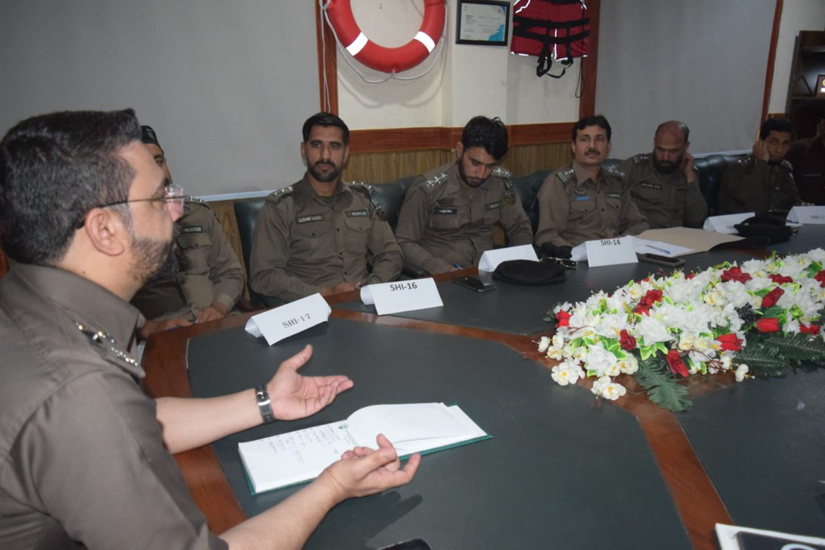 DEOPESHAWER's tweet photo. District Emergency Officer Iftikhar Khan held a meeting with all Station House Incharges at the district office.
Performance, response time, and operational issues were reviewed, with immediate actions ordered.
Emphasis on timely public relief and strict discipline. https://t.co/QavHdX4Fj8