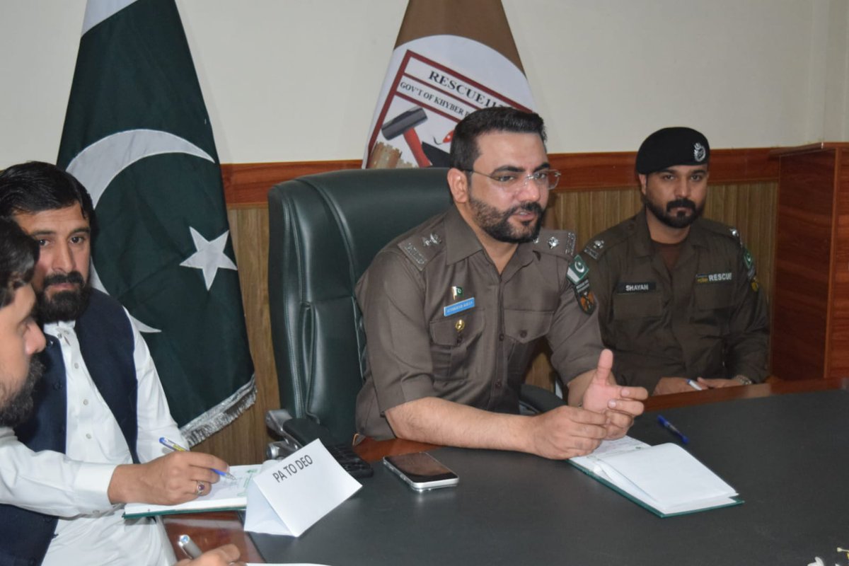 DEOPESHAWER's tweet photo. District Emergency Officer Iftikhar Khan held a meeting with all Station House Incharges at the district office.
Performance, response time, and operational issues were reviewed, with immediate actions ordered.
Emphasis on timely public relief and strict discipline. https://t.co/QavHdX4Fj8