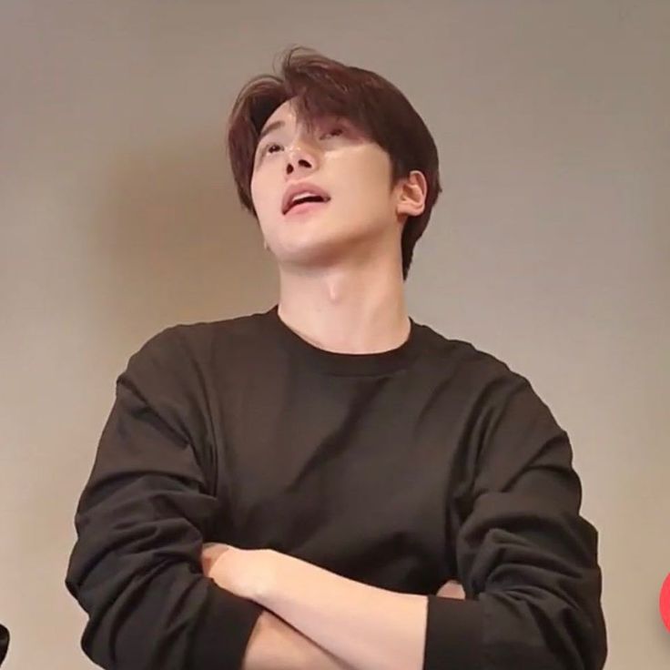 션뭉
헤어지자고 말했는데 10분째 말이 없는 연상
연하 답답해 죽겠는데 본인도 차마 입을 못 열겠음
왜냐면 연상은 지금 화가 났기 때문에