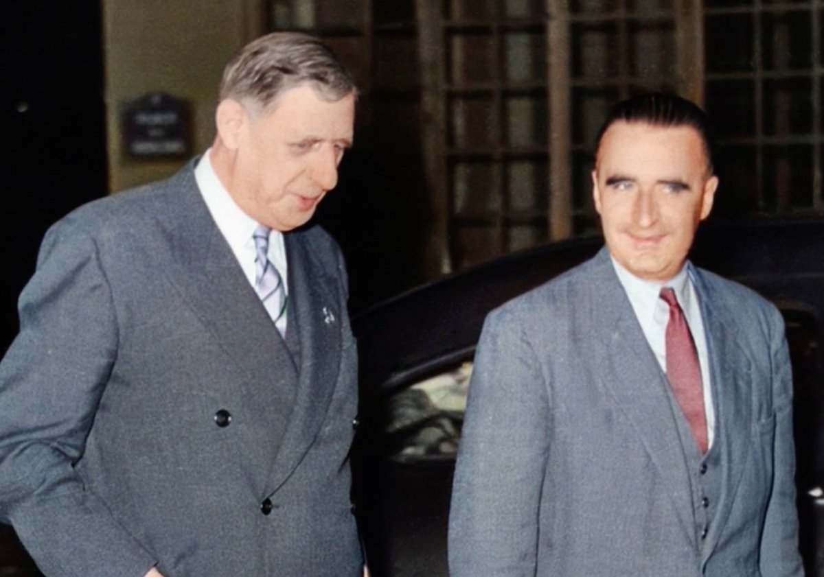 Gaullisme_Fr's tweet photo. 🇫🇷 2 avril 1974, Georges Pompidou disparaissait. Hommage à cette incarnation de la méritocratie républicaine, normalien, qui fut pendant plus de 10 ans, le plus proche conseiller du Général de Gaulle avant d'en devenir le Premier ministre pendant plus de 6 ans. Auprès du Général, il contribua grandement à la modernisation de la France, notamment sur le plan économique.
Élu Président de la République en 1969, après le départ du Général de Gaulle du pouvoir, il conduit une politique dans la continuité de celle du Général fondée sur l'autorité de l'État, l'Europe des nations, la Véme République, et le renforcement de la puissance économique du pays par une grande politique industrielle.
Georges Pompidou servait les Francais avec mesure, efficacité et dignité avec la volonté d'améliorer leur vie, d'assurer leur prospérité et de leur apporter une forme de bonheur.
Georges Pompidou servit, à sa façon, une certaine idée de la France.
Alors que notre pays est confronté à une grave crise, retenons les leçons de l'œuvre de Georges Pompidou et son amour de la France et des Français.
