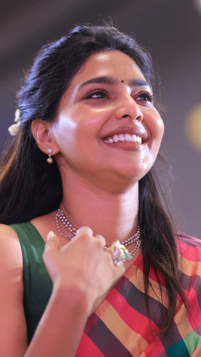 Fem Mrunal 🐦✨ tweet media