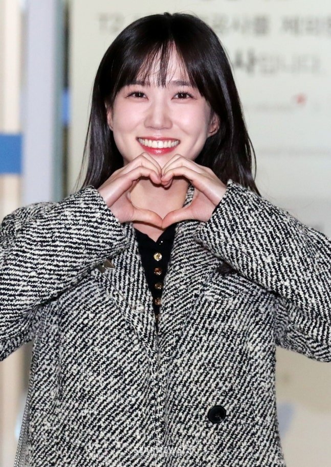 #KimHyeYoon ranked first in the 158th Star Ranking for female actors.

1. #KimHyeYoon (20,080 votes)
2. #ParkEunBin (14,107 votes)
3. #LeeSeYoung (12,781 votes)
4. #KimJiWon (2,752 votes) 
5. #YoonA (2,290 votes)

From March 26 to April 2.