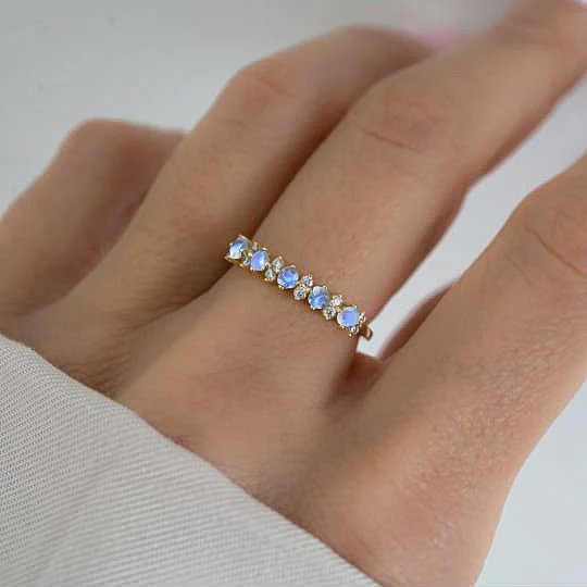Rohit362132's tweet image. Still searching for the perfect gift? 🎁

A Moonstone Ring is beautiful, timeless, and full of charm.💍
visit : goodstonejewels.com/collections/mo…

#GiftForHer #MoonstoneRing #JewelryGift
