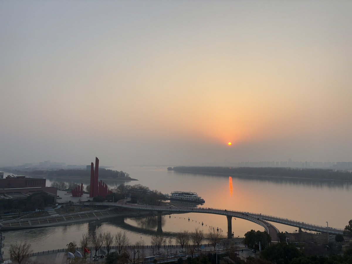 晨不勃 tweet media