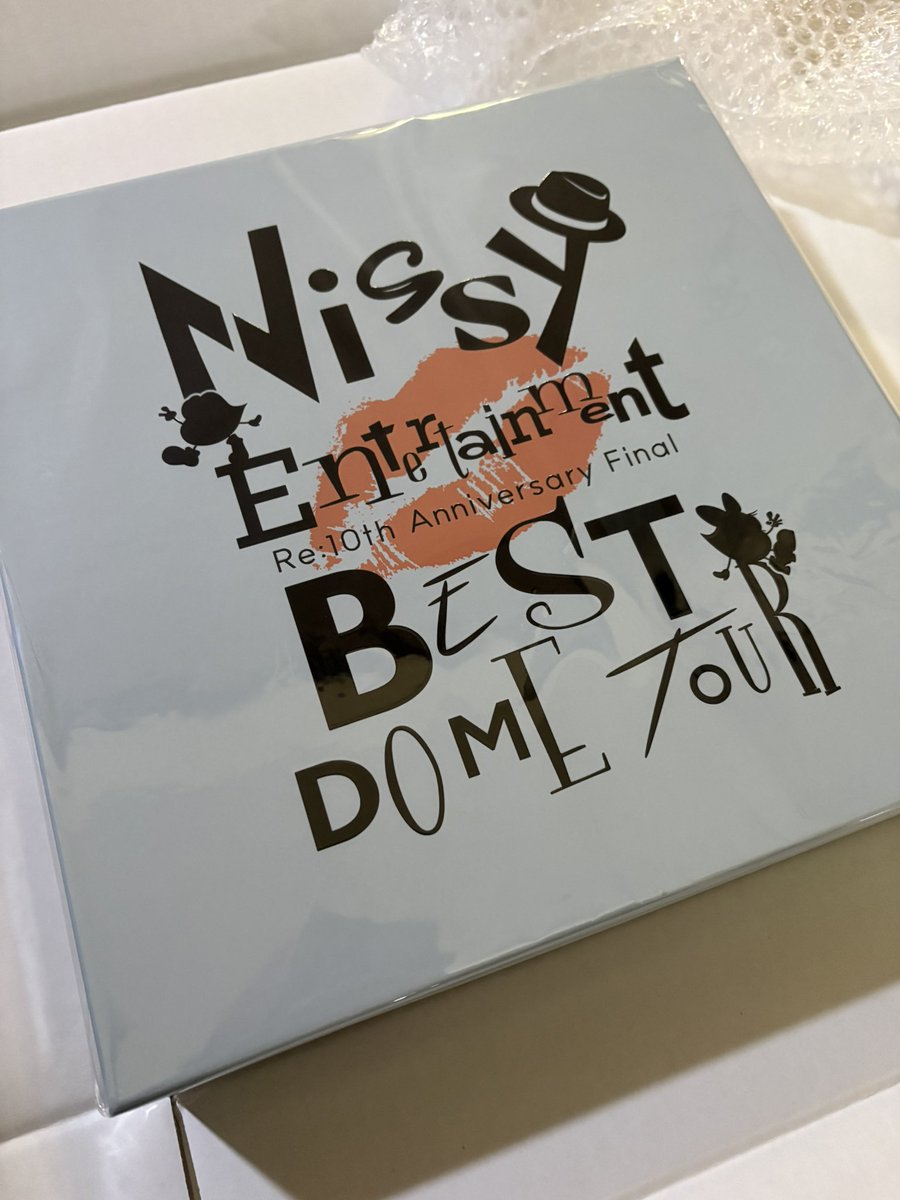 SS_aaa_hsj's tweet photo. BluRay届いたぁぁぁ！！

Nissy盤買ったからグッズが充実し過ぎててマジで嬉しい
まだ写真みただけだけどそれでもう泣ける😭

少しずつBluRayのほうも見ていこうと思います！

(泣きすぎてまた目が腫れそう、、）

 #Nissy
 #NissyRe_10th https://t.co/zLowPKF55G