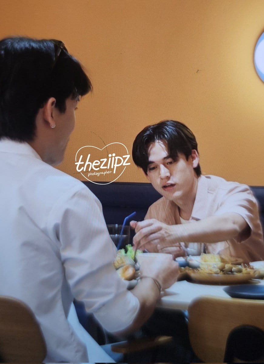 itzjgsafra's tweet photo. So i misunderstood i thought joss peeled the shrimp but i got to know actually gawin peeled the shrimp what a drastic change gawin cause ik gawin from his dbk era hes literally different 😭😭😭 joss man you won

JOSSGAWIN MOCHI HUAHIN D1

#GarnierMochiontheBeachTripxJossGawinD1 https://t.co/sL5kSZtmd7