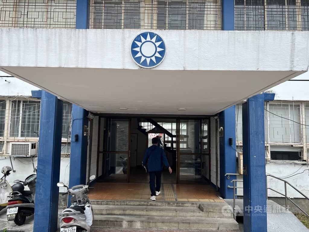 EnginDeniz66616's tweet photo. 饒慶鈺投入選戰，國民黨台東基層提名登記正式截止。這步棋下得如何？讓我們繼續看下去 #政治觀察 #選舉分析 https://t.co/YpYiblQI4Y https://t.co/tOaClil6JL