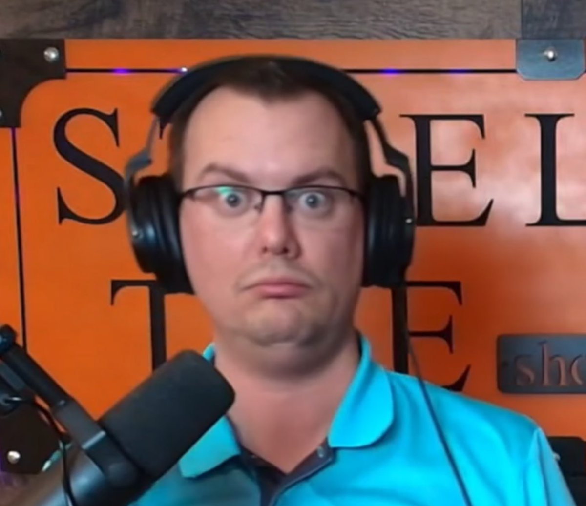 Pretty AntiSocial tweet media