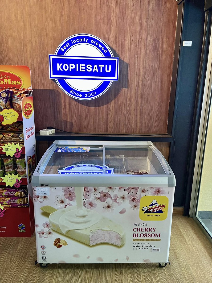 ilfpd_fama's tweet photo. Aiskrim Polar dah sampai! Dapatkan sekarang di kafeteria ILFPD 🍦

Jom singgah dan beli sekarang!
#ilfpd_fama #famadihatirakyat
#MalaysiaMadani #KPKMMalaysia
#kafeteriaILFPD https://t.co/4h0GArxpX4