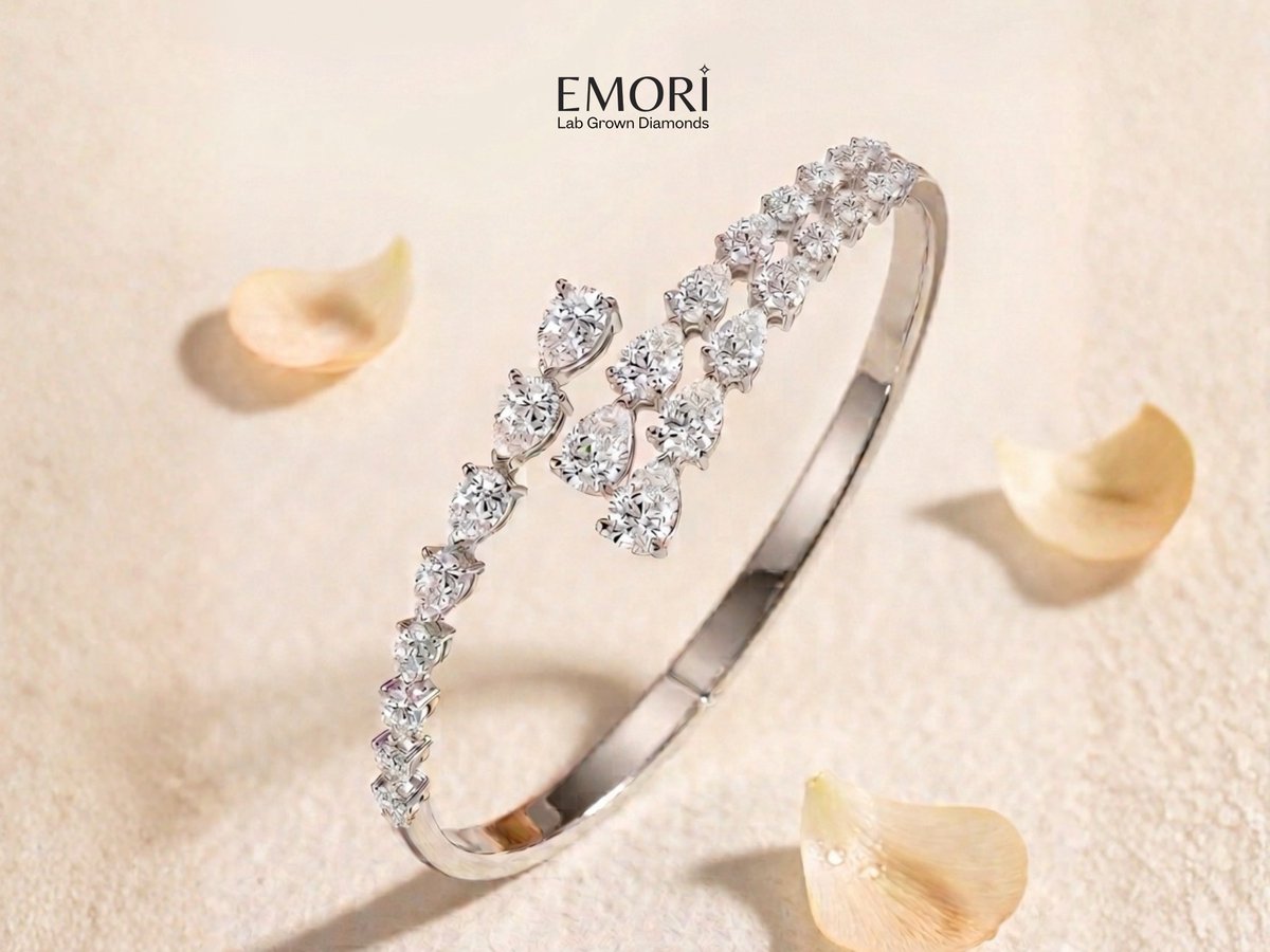 EmoriDiamond's tweet image. Comfortable. Elegant. Everyday luxury ✨
Once you try lab grown diamond jewellery, there’s no going back 💎

#MinimalLuxury #Emori