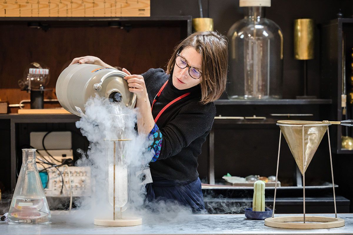 palaisdecouvert's tweet image. 💨 💧 ❄️  Découvrez "La matière dans tous ses états" à 15h40 samedi.
Des expériences pour se familiariser avec les notions de chaleur, température, pression et de changement d'état.
Dès 9 ans ⤵️
…terie-etincelles.palais-decouverte.fr/etincelles.htm…

#thermodynamique #Physique #Paris15