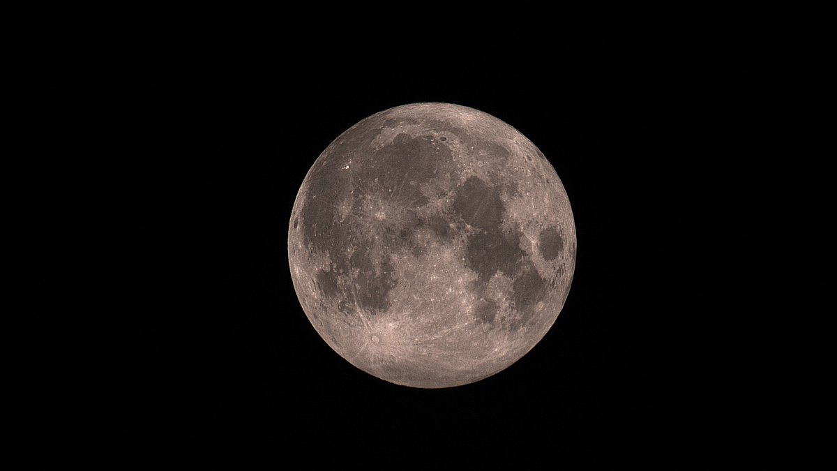 Księżyc czeka <a href="/NASAArtemis/">NASA Artemis</a> 😉