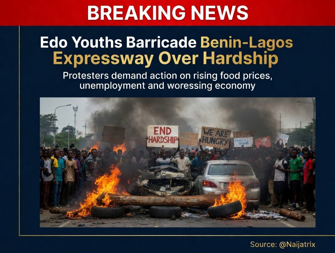 Naijatrix's tweet photo. BREAKING: Edo youths barricade Benin-Lagos Expressway in protest over severe economic hardship, rising food prices and unemployment.
The demonstrators blocked the busy highway, causing heavy traffic.
Your thoughts? 👇
#EdoProtest #Hardship #BeninLagosExpressway #Naijatrix https://t.co/cL8U14nJEW