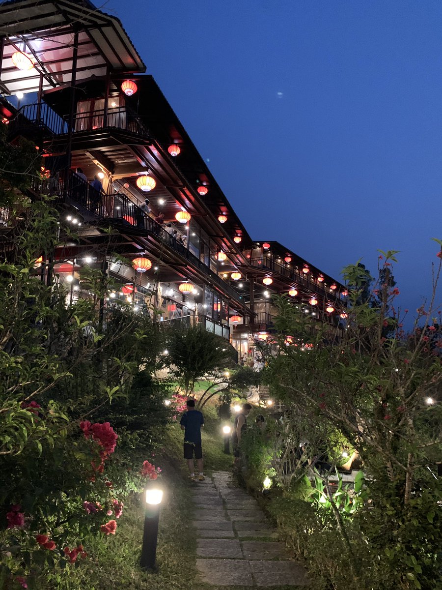 哪裡跌倒就…哪裡睡覺 tweet media