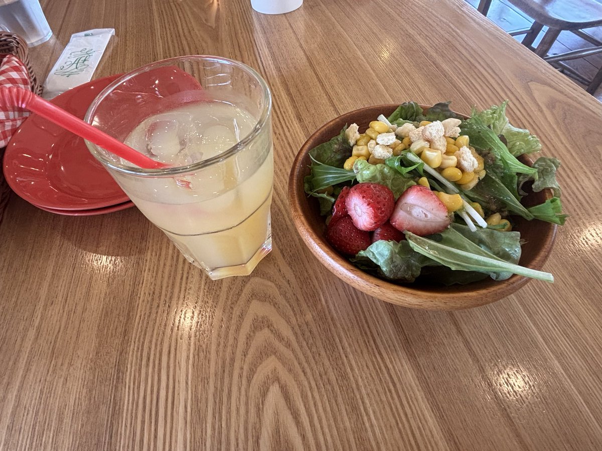 ryoooooma511KK's tweet photo. 友達とカフェ行ってきた https://t.co/XoicWd32s5