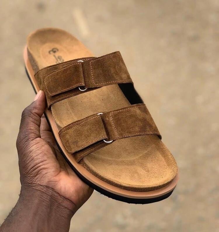 Sholisea's tweet photo. Unisex Birkenstock handmade footwear, quality is 💯 

Production takes 5-7 working days, shop now.

N25,000 each.

📍Lagos state, nationwide delivery.

Please kindly repost, my customers are on your timeline. https://t.co/UmXeqkdmEj