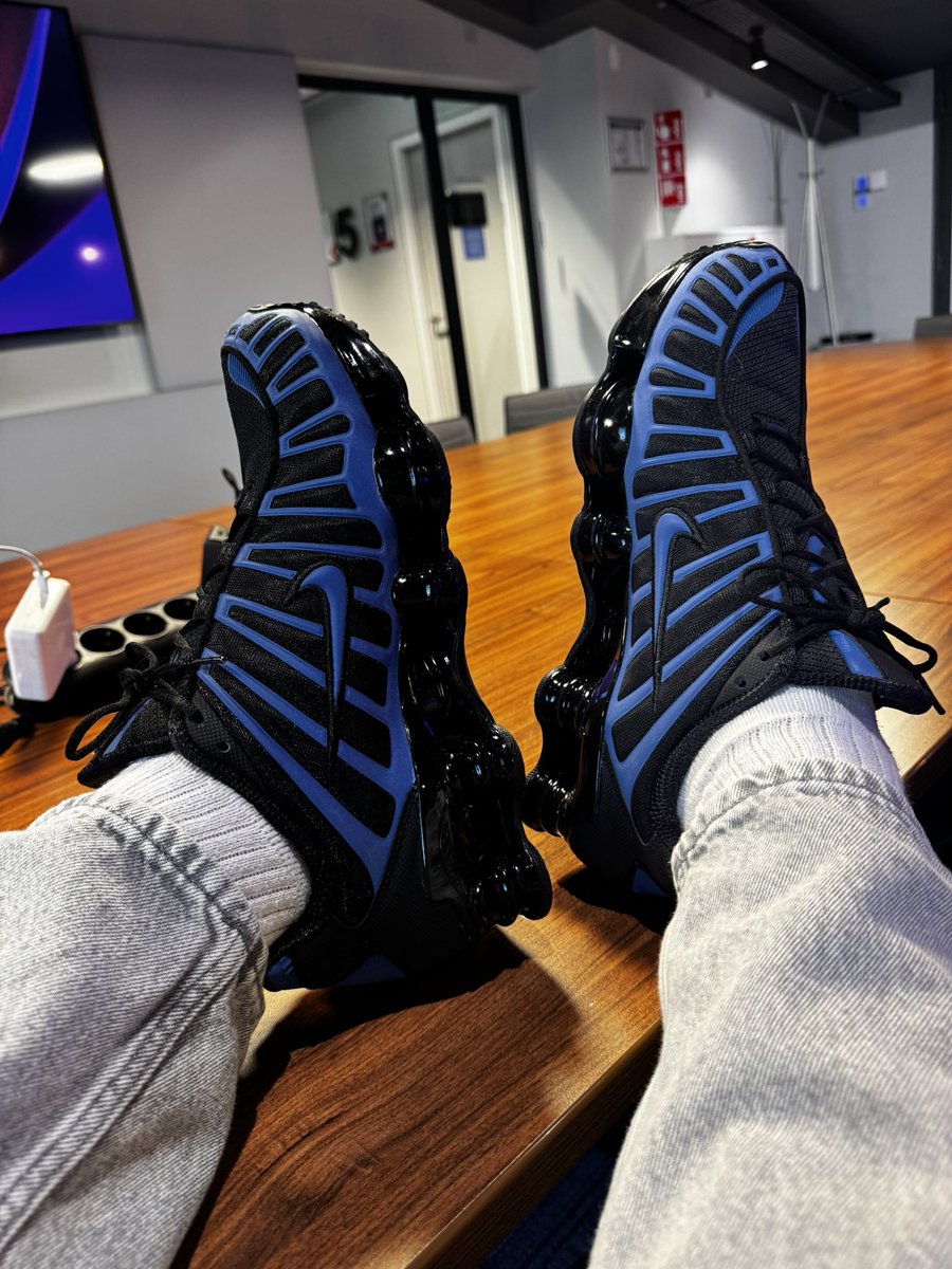 SNKRSWITCH 😈😇 tweet media