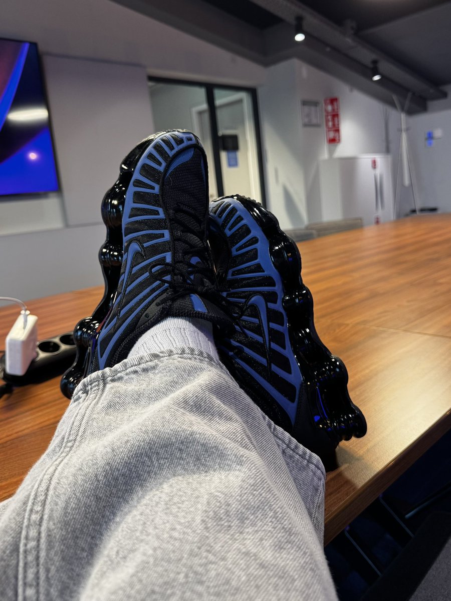 SNKRSWITCH 😈😇 tweet media