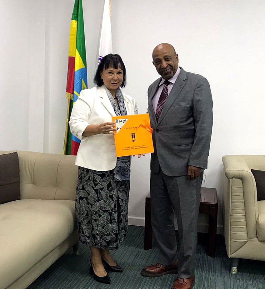 SLOinETH's tweet image. 🇸🇮 Amb Radej met with Prof Berhanu Nega, 🇪🇹 Minister of Education. They addressed the cooperation between #ResearchInstitutes from both countries. They also examined the possibility of including #Beekeeping 🐝 and #ChildrensRights🚸 in the curriculum of Ethiopian primary schools.