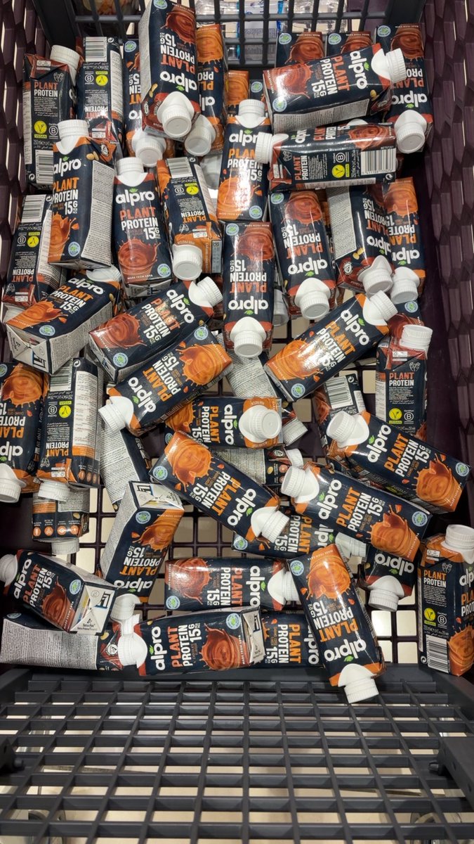 RAKAN 99%Vegan 1%Enby tweet media