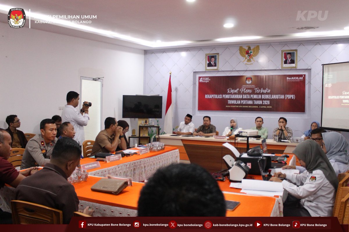 BonebolangoKpu's tweet photo. #TemanPemilih,

(KPU) Kabupaten Bone Bolango melaksanakan Rapat Pleno Terbuka Rekapitulasi Pemutakhiran Data Pemilih Berkelanjutan (PDPB) Triwulan I Tahun 2026, bertempat di Aula KPU Bone Bolango, Kamis ( 02/04/2026). https://t.co/FnEgjdu9F0